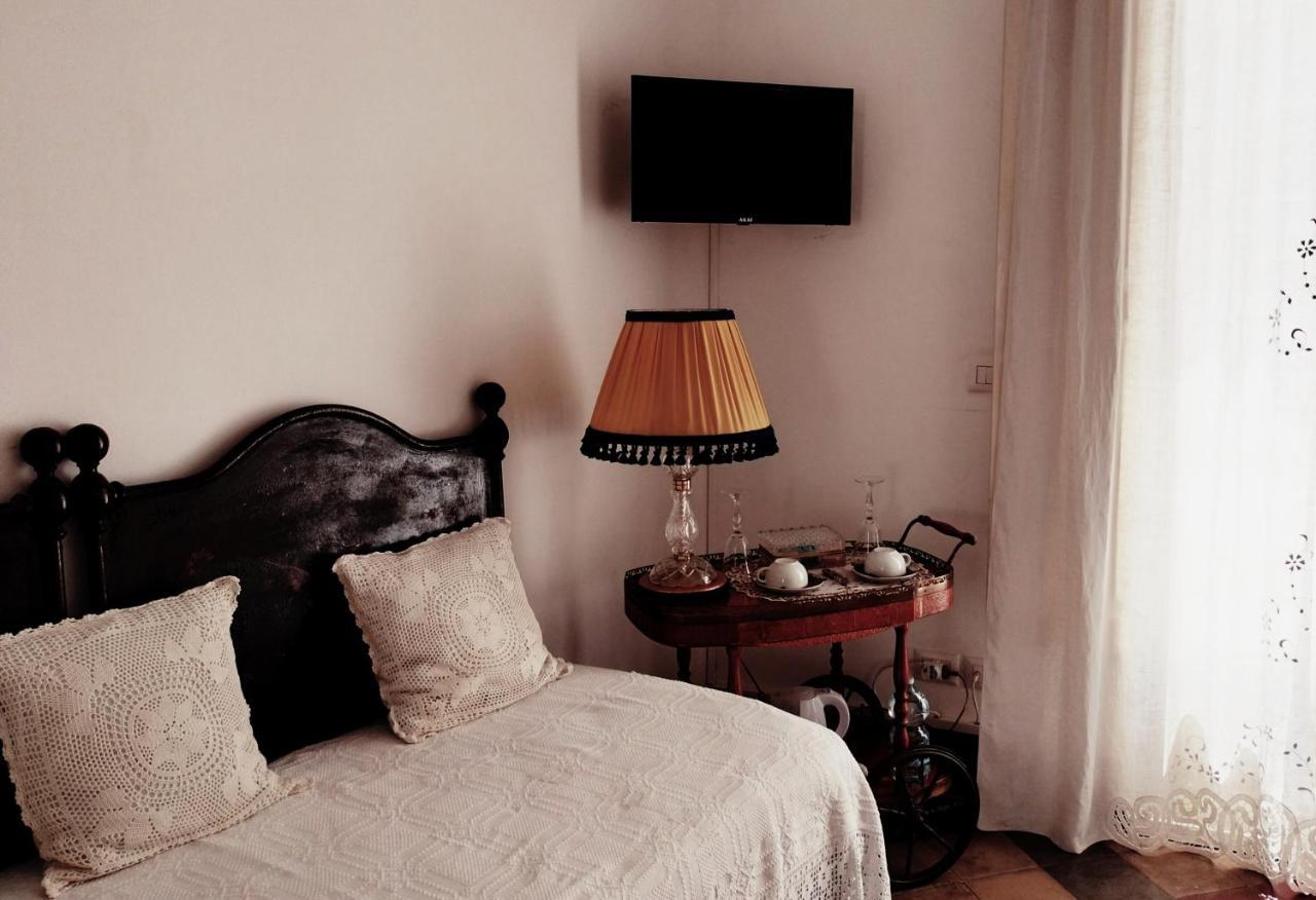 Fera O' Luni Bed & Breakfast Catania Bagian luar foto
