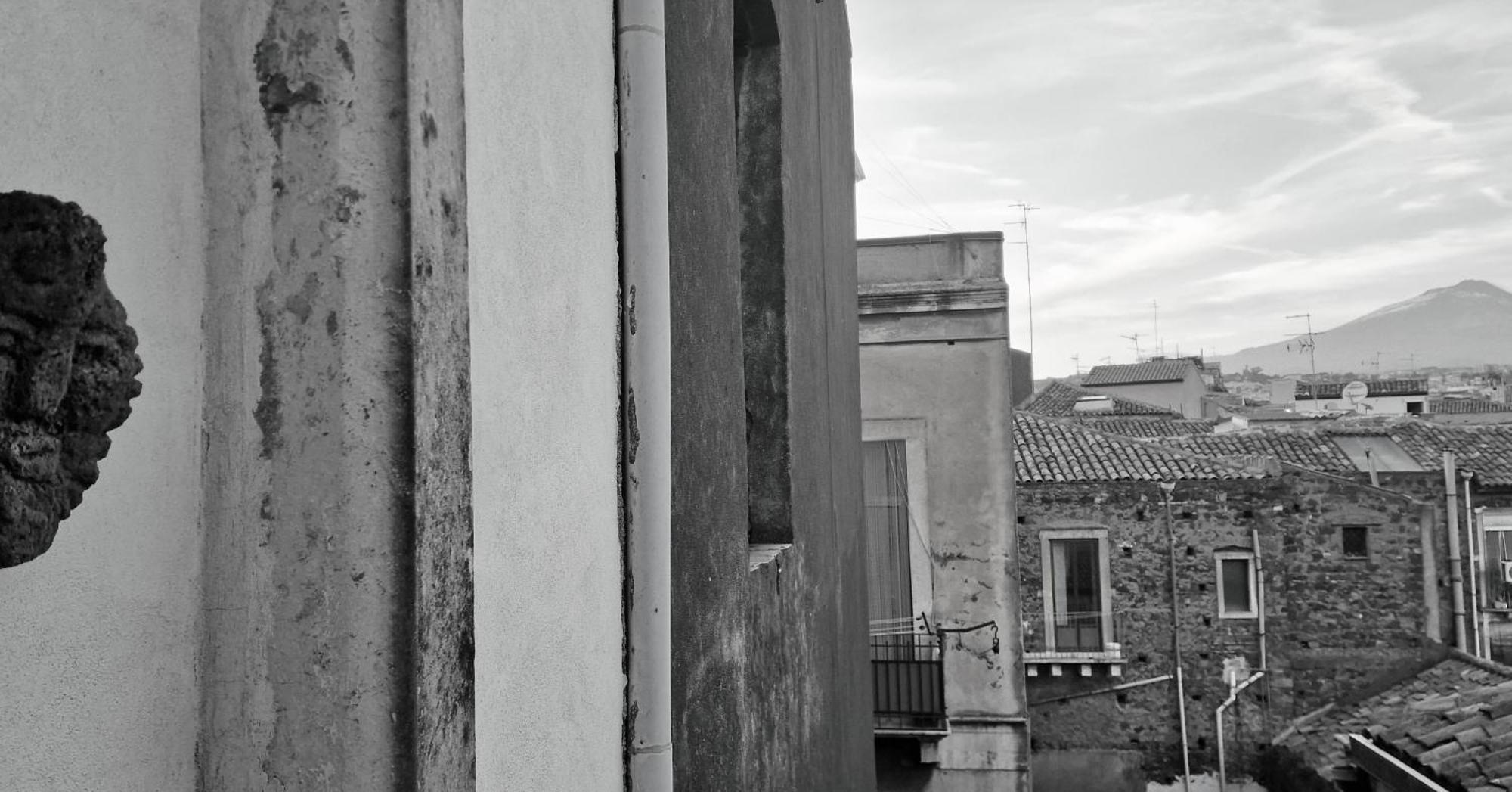 Fera O' Luni Bed & Breakfast Catania Bagian luar foto