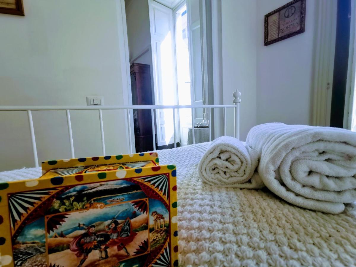 Fera O' Luni Bed & Breakfast Catania Bagian luar foto